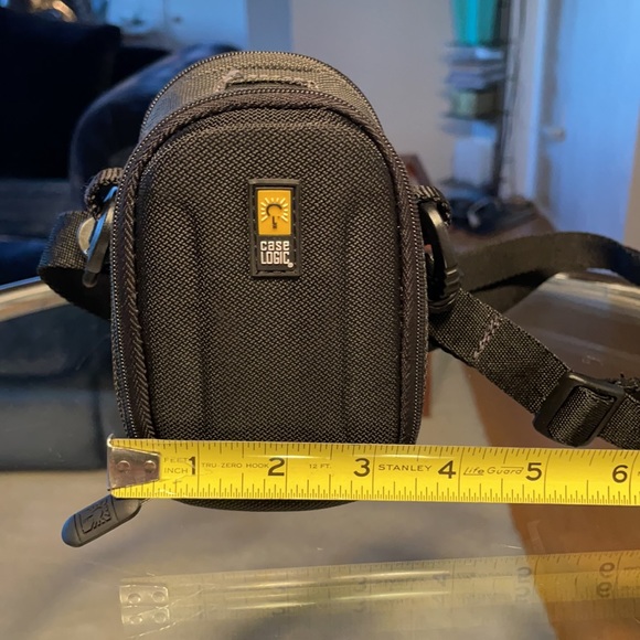 Case Logic travel bag with straps - Picture 2 of 6